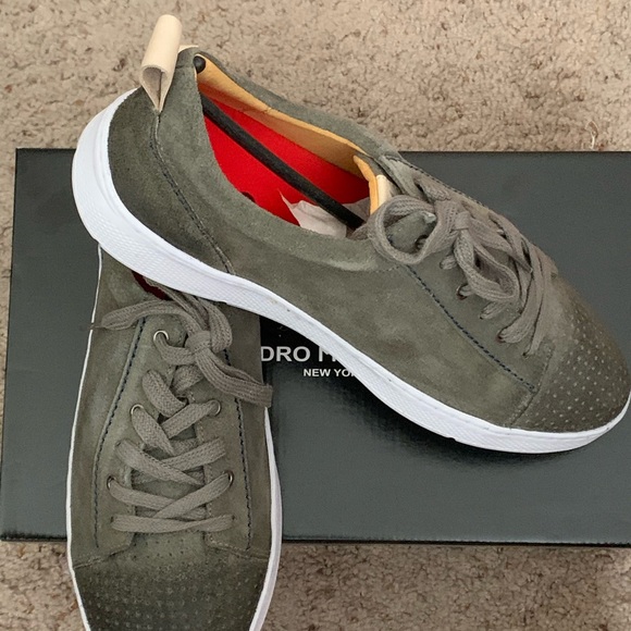 Sneakers - Picture 5 of 5